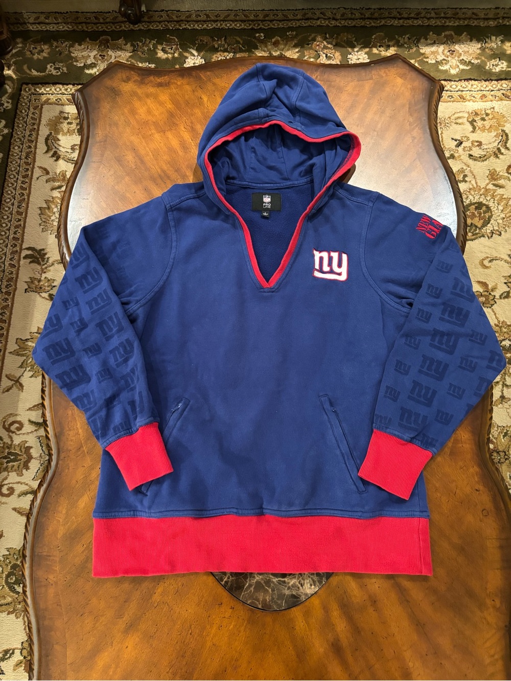 Women’s New York Giants V-Neck Hoodie
Size Large